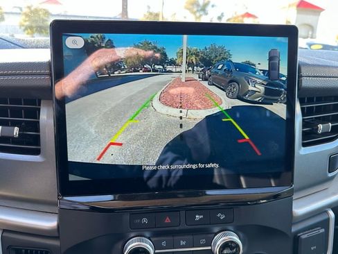 Used 2023 Ford Expedition XLT image 32