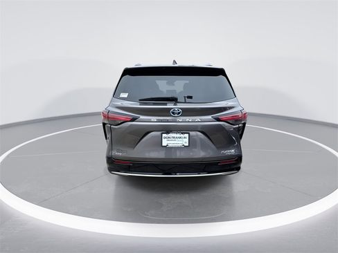 Used 2023 Toyota Sienna Platinum image 7