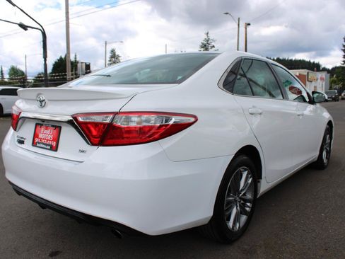 Used 2015 Toyota Camry SE FWD image 6