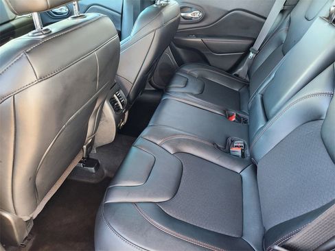 Used 2023 Jeep Cherokee Trailhawk image 30