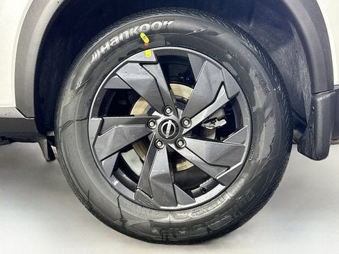New 2026 Nissan Rogue SV AWD/4WD image 9