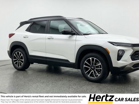 Used 2025 Chevrolet TrailBlazer LT w/ Driver Confidence Package image 1