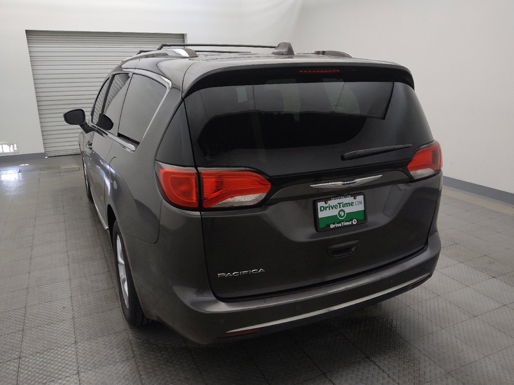 Used 2017 Chrysler Pacifica Touring-L Plus w/ Advanced Safetytec Group FWD image 6