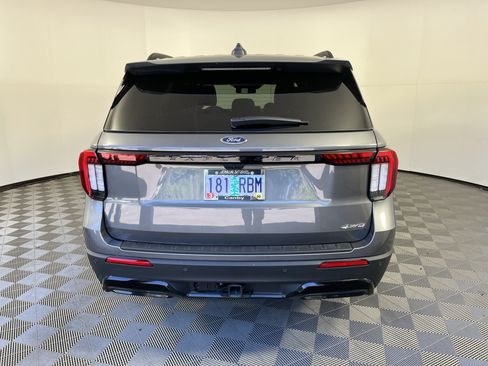 Used 2026 Ford Explorer ST-Line w/ ST-Line Street Pack AWD/4WD image 4