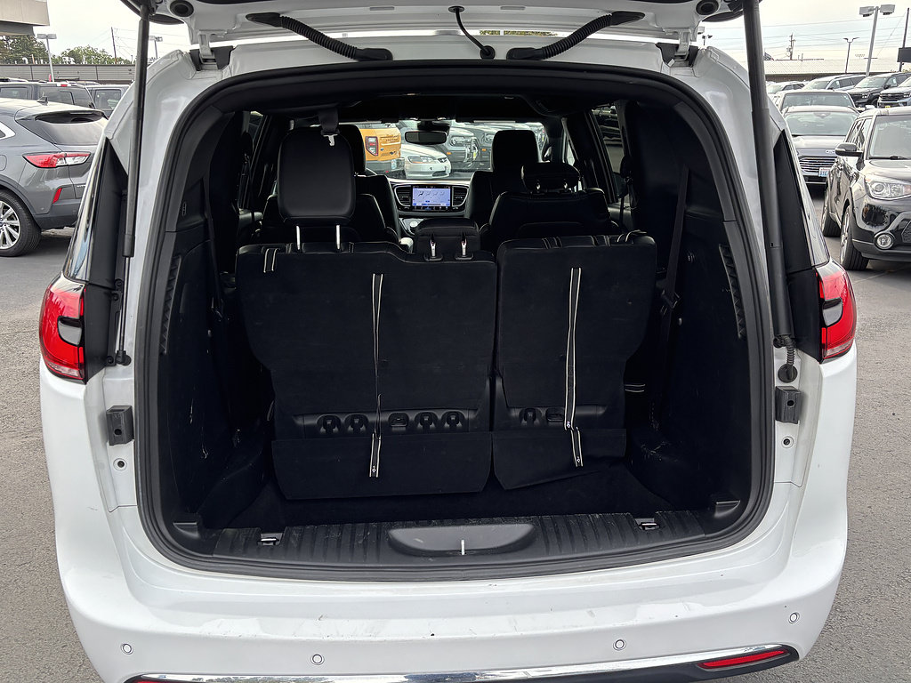 Used 2025 Chrysler Pacifica Select FWD image 7