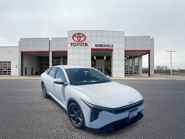 Used 2025 Kia K4 FWD image 1