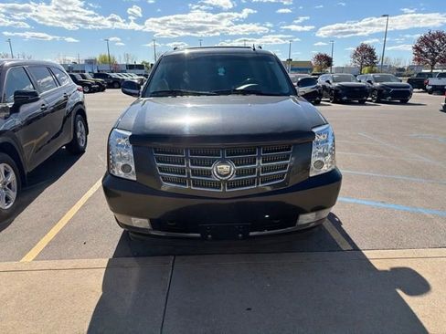 Used 2012 Cadillac Escalade ESV Luxury AWD/4WD image 3