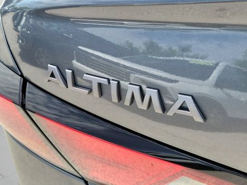 Used 2024 Nissan Altima 2.5 SR FWD image 32