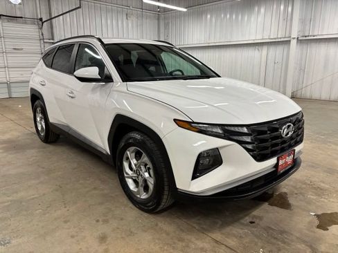 Used 2024 Hyundai Tucson SEL FWD image 2