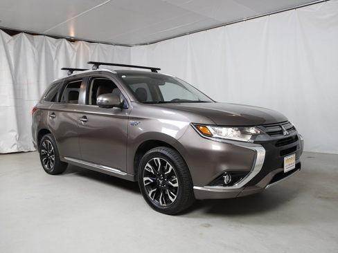 Used 2018 Mitsubishi Outlander SEL image 12
