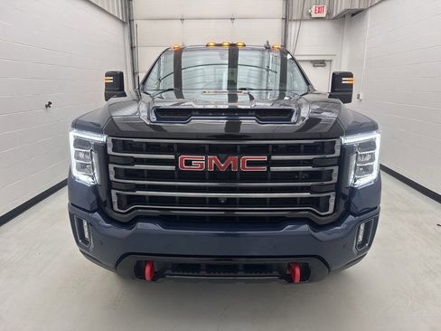 Used 2021 GMC Sierra 2500 AT4 w/ AT4 Premium Plus Package AWD/4WD image 2
