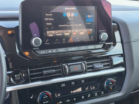 Used 2025 Nissan Pathfinder SV image 22