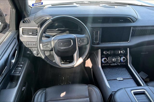 Used 2023 GMC Yukon XL Denali AWD/4WD image 3