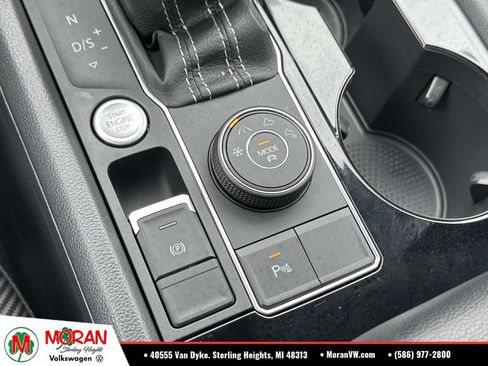 Certified 2023 Volkswagen Atlas Cross Sport SE w/ Panoramic Sunroof Package AWD/4WD image 31