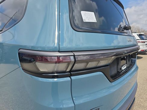 New 2026 Jeep Grand Wagoneer L Summit AWD/4WD image 40