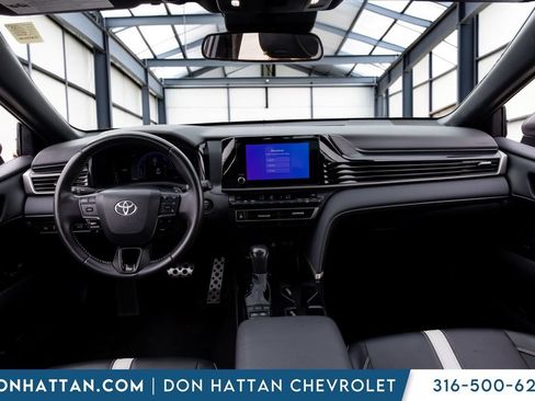 Used 2025 Toyota Camry SE FWD image 4
