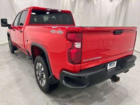 Used 2022 Chevrolet Silverado 2500 Custom w/ Custom Value Package image 5