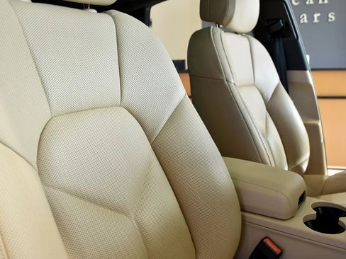 Used 2023 Porsche Macan Base image 26