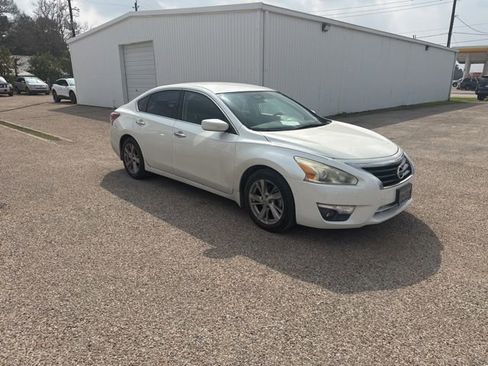 Used 2015 Nissan Altima 2.5 SV image 4