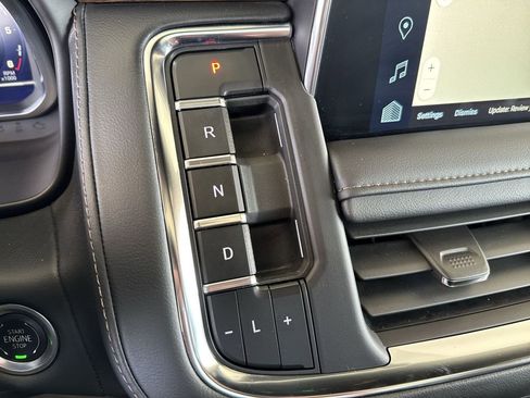 Certified 2024 Chevrolet Suburban High Country w/ Advanced Technology Package image 23