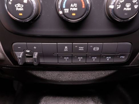 Used 2018 RAM 3500 Tradesman w/ Chrome Appearance Group AWD/4WD image 20