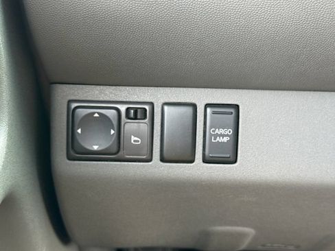 Used 2007 Nissan Frontier SE w/ SE Value Truck Pkg AWD/4WD image 27