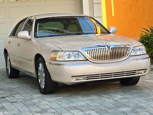 Used 2003 Lincoln Town Car Cartier image 25