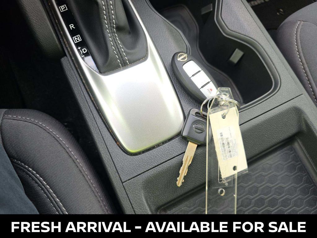 Used 2024 Nissan Frontier SV RWD image 15