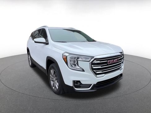 Used 2024 GMC Terrain SLT AWD/4WD image 3