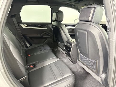 Certified 2025 Porsche Cayenne E-Hybrid image 25