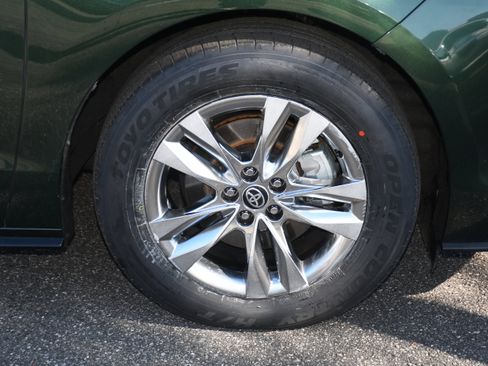 Certified 2023 Toyota Sienna Limited image 22