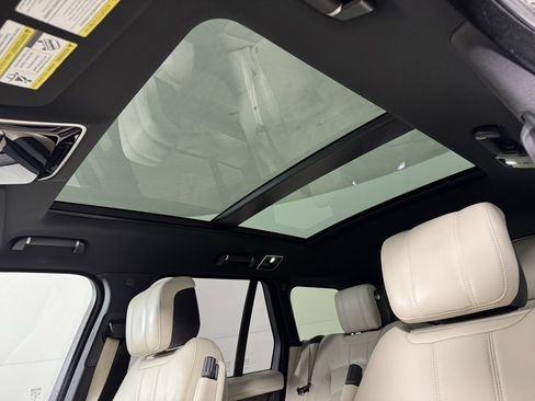 Used 2018 Land Rover Range Rover HSE image 16