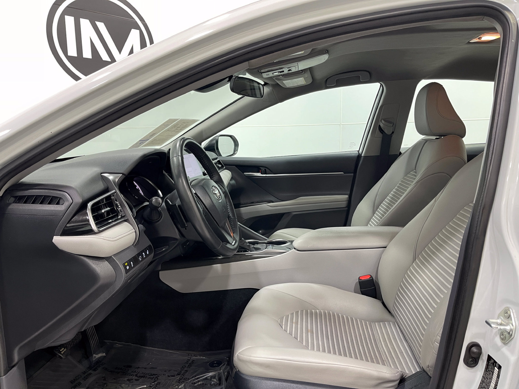 Used 2024 Toyota Camry SE w/ Cold Weather Package FWD image 11