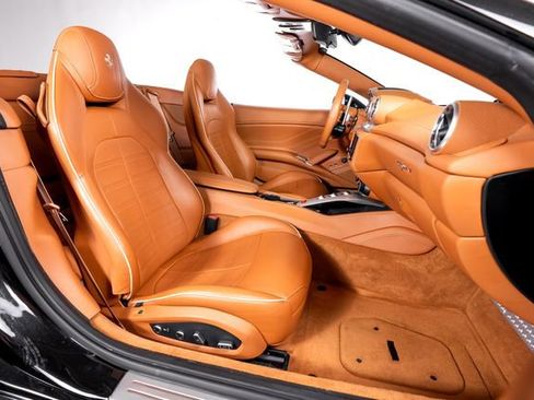 Used 2016 Ferrari California T RWD image 58