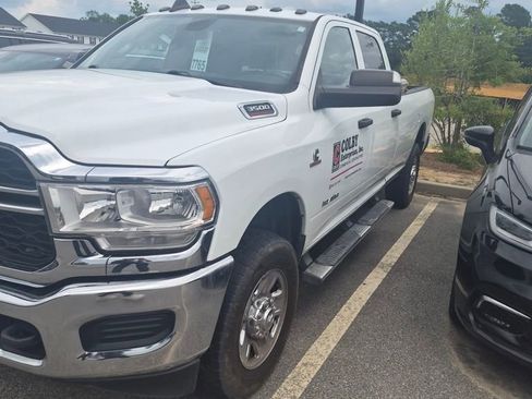 Used 2022 RAM 3500 Tradesman w/ Chrome Appearance Group AWD/4WD image 3