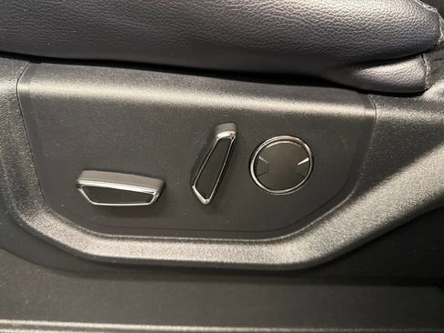 Used 2019 Ford Expedition XLT w/ Equipment Group 202A AWD/4WD image 27