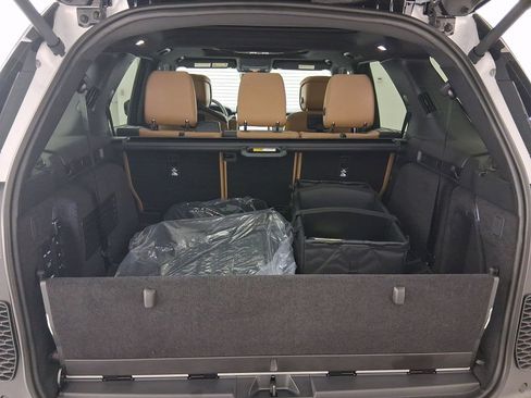 New 2026 Land Rover Discovery Limited Edition image 29