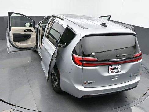 Used 2023 Chrysler Pacifica Limited image 68