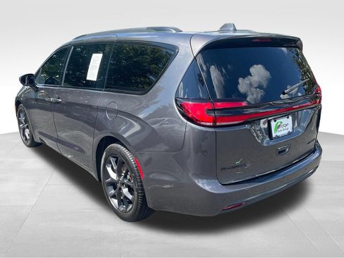 Used 2022 Chrysler Pacifica Limited w/ S Appearance Package FWD image 5