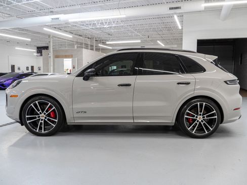 Used 2025 Porsche Cayenne GTS AWD/4WD image 5