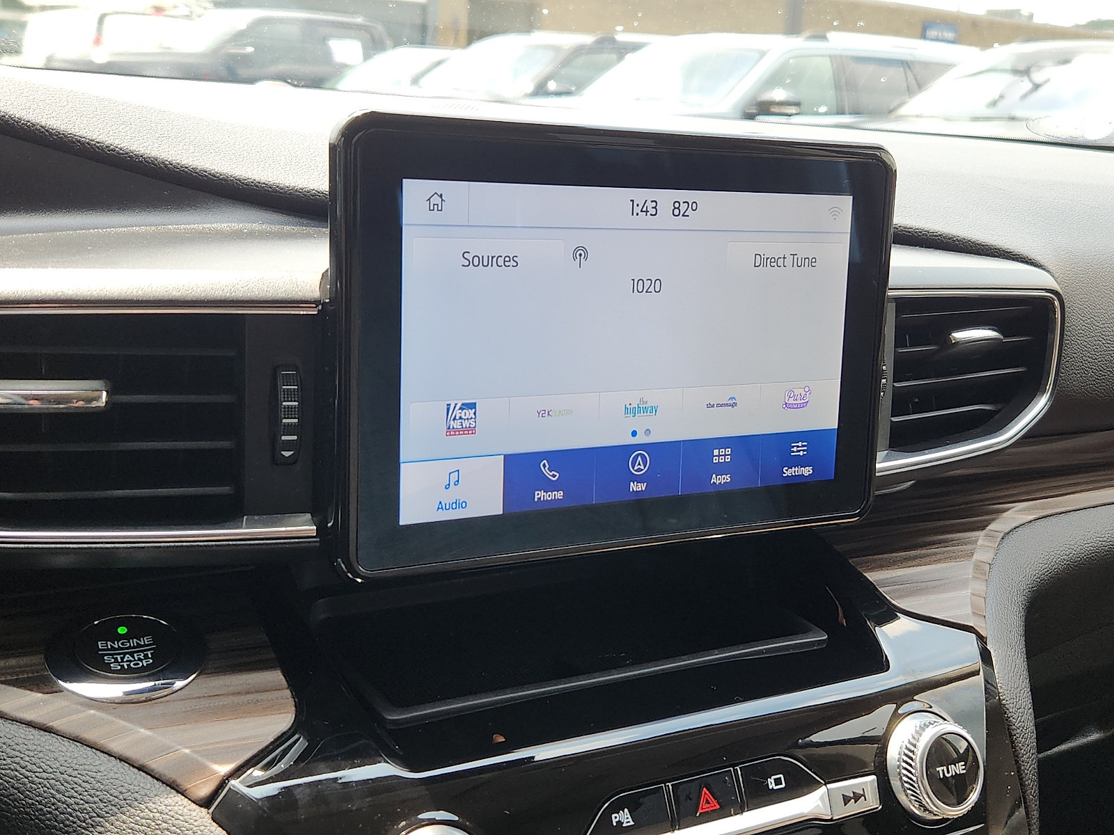Used 2021 Ford Explorer Limited w/ Equipment Group 301A AWD/4WD image 16
