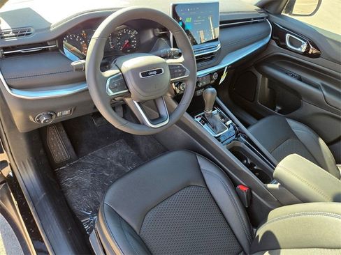 New 2026 Jeep Compass Latitude image 9