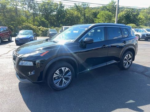 Used 2022 Nissan Rogue SV w/ SV Premium Package image 4