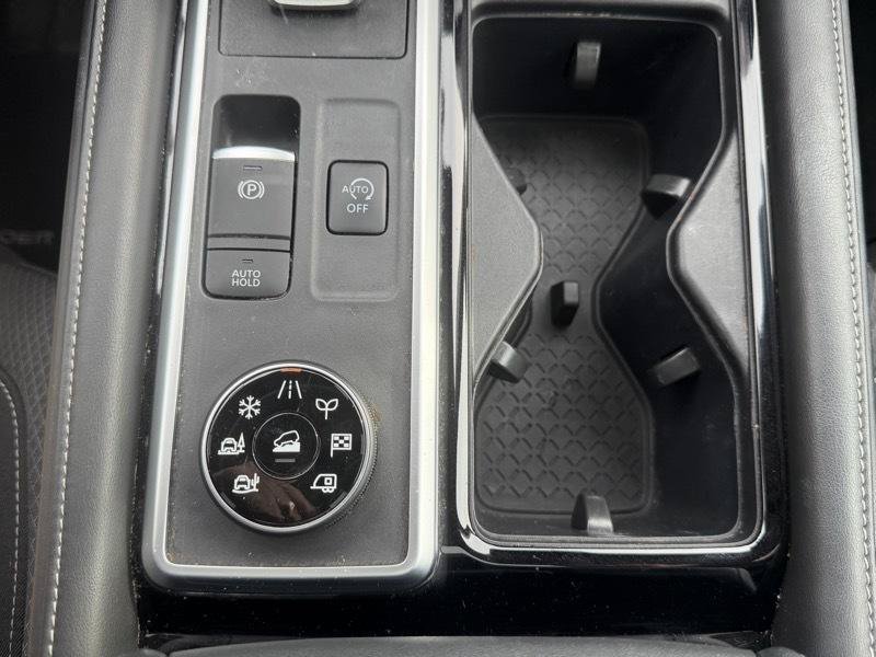 Used 2022 Nissan Pathfinder SV w/ SV Premium Package AWD/4WD image 30