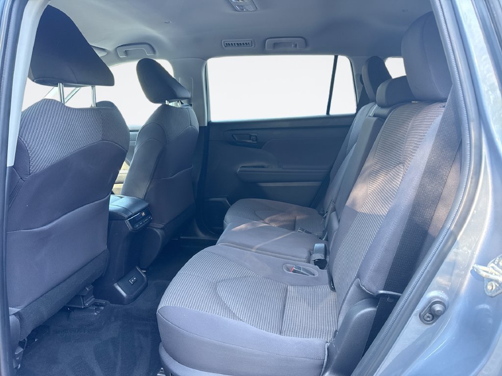 Used 2022 Toyota Highlander LE FWD image 24