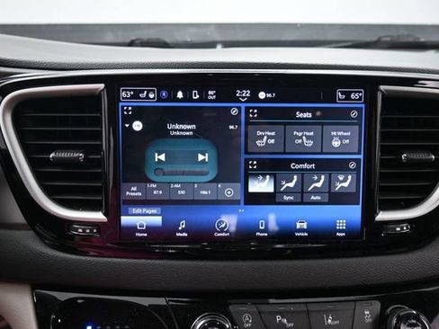 Used 2024 Chrysler Pacifica Touring-L FWD image 21