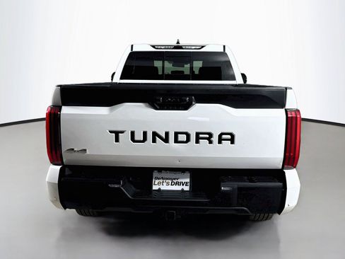 Used 2022 Toyota Tundra SR5 w/ SR5 Premium Package AWD/4WD image 11