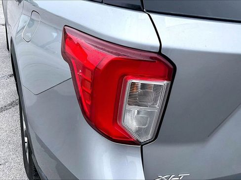 Used 2022 Ford Explorer XLT w/ Equipment Group 202A AWD/4WD image 22