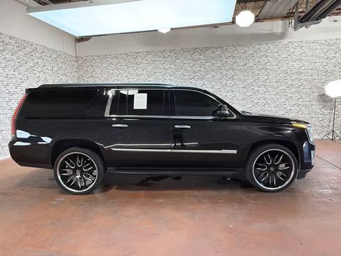 Used 2020 Cadillac Escalade ESV Luxury AWD/4WD image 8