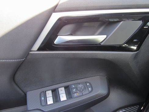 New 2025 Mitsubishi Outlander SE image 12